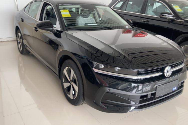 Used Volkswagen Magotan 2026 300TSI Premium Edition Exterior 3