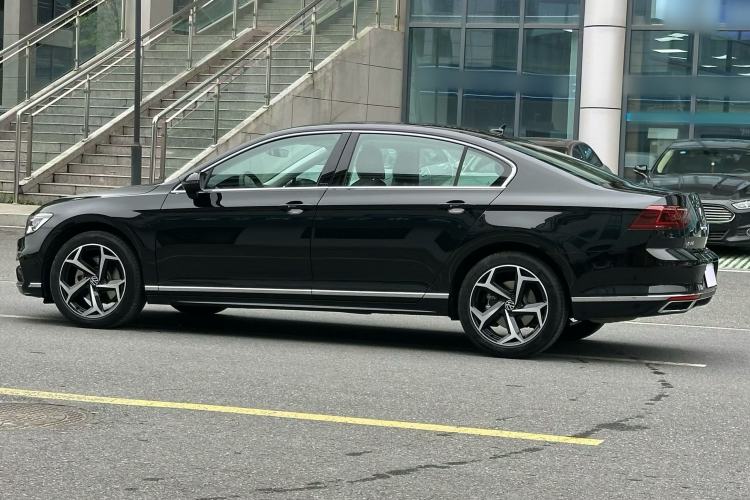 Used Volkswagen Magotan 2026 30 Million Vehicles Selected Model 380TSI DSG Luxury Edition Exterior 3