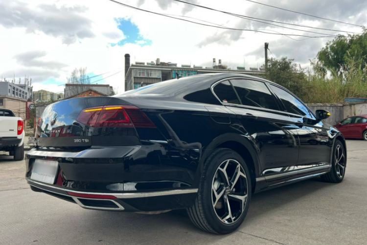 Used Volkswagen Magotan 2026 30 Million Vehicles Selected Model 380TSI DSG Luxury Edition Exterior 4