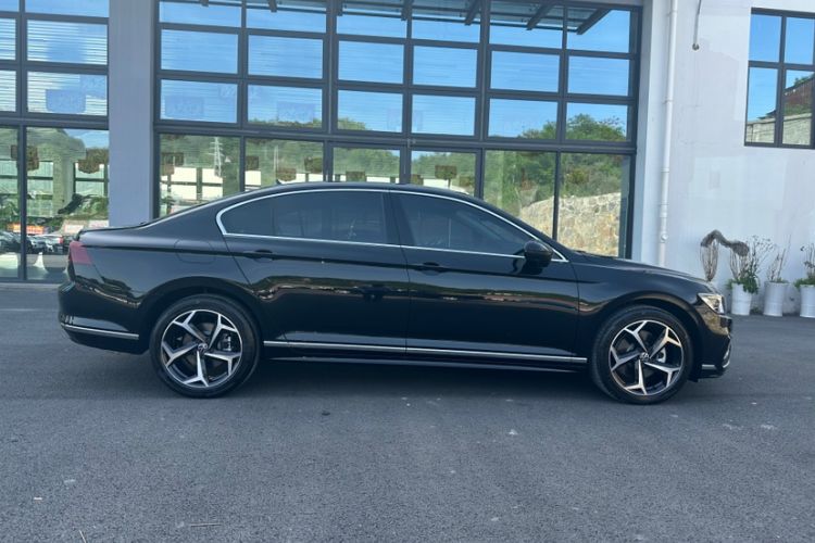 Used Volkswagen Magotan 2026 30 Million Vehicles Selected Model 380TSI DSG Luxury Edition Exterior 4