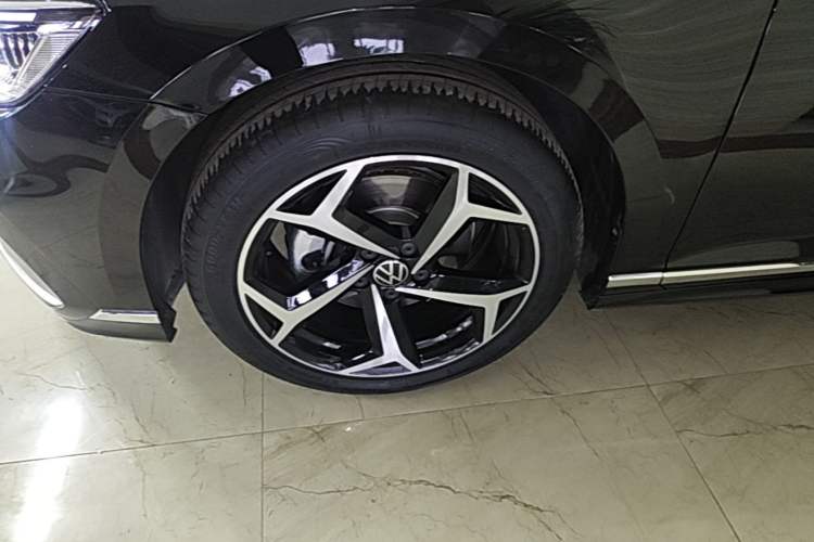Used Volkswagen Magotan 2026 30 Million Vehicles Selected Model 380TSI DSG Luxury Edition Exterior 4