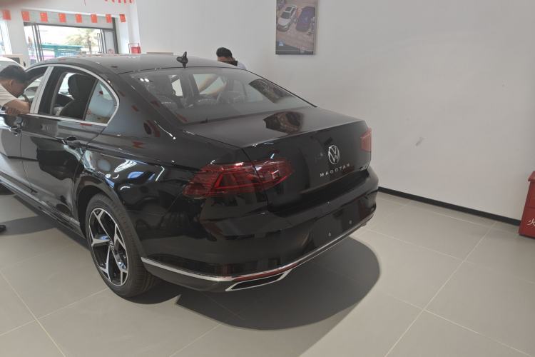 Used Volkswagen Magotan 2026 30 Million Vehicles Selected Model 380TSI DSG Luxury Edition Exterior 5