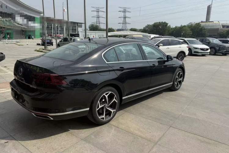 Used Volkswagen Magotan 2026 30 Million Vehicles Selected Model 380TSI DSG Luxury Edition Exterior 5