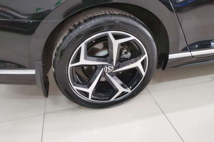 Used Volkswagen Magotan 2026 30 Million Vehicles Selected Model 380TSI DSG Luxury Edition Exterior 5