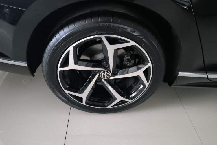 Used Volkswagen Magotan 2026 30 Million Vehicles Selected Model 380TSI DSG Luxury Edition Exterior 5