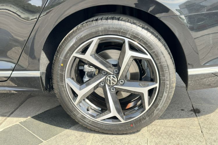 Used Volkswagen Magotan 2026 30 Million Vehicles Selected Model 380TSI DSG Luxury Edition Exterior 6
