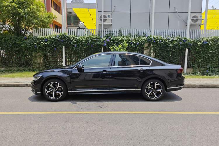 Used Volkswagen Magotan 2026 30 Million Vehicles Selected Model 380TSI DSG Luxury Edition Exterior 7