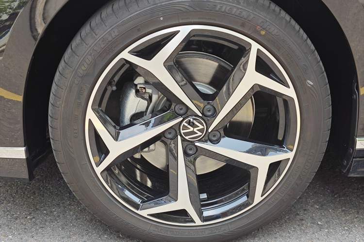 Used Volkswagen Magotan 2026 30 Million Vehicles Selected Model 380TSI DSG Luxury Edition Exterior 8