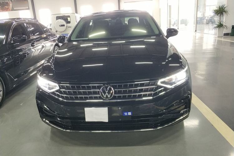 Used Volkswagen Magotan 2026 30 Million Vehicles Selected Model 380TSI DSG Luxury Edition Front