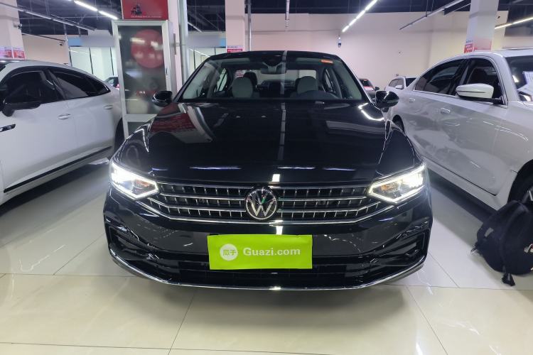 Used Volkswagen Magotan 2026 30 Million Vehicles Selected Model 380TSI DSG Luxury Edition Front