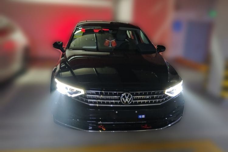 Used Volkswagen Magotan 2026 30 Million Vehicles Selected Model 280TSI DSG Luxury Edition Front