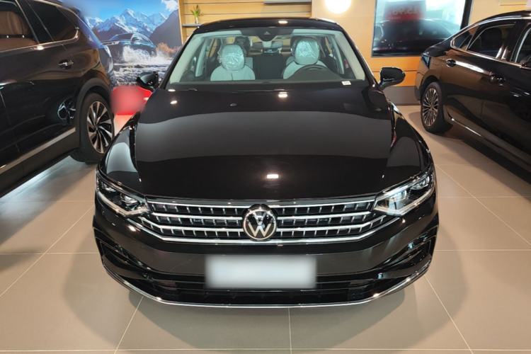 Used Volkswagen Magotan 2026 30 Million Vehicles Selected Model 380TSI DSG Luxury Edition Front
