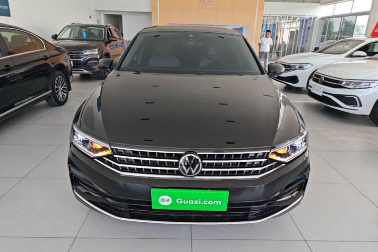 Used Volkswagen Magotan 2026 30 Million Vehicles Selected Model 380TSI DSG Luxury Edition Front