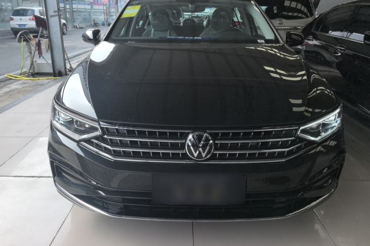 Used Volkswagen Magotan 2026 30 Million Vehicles Selected Model 280TSI DSG Luxury Edition Front