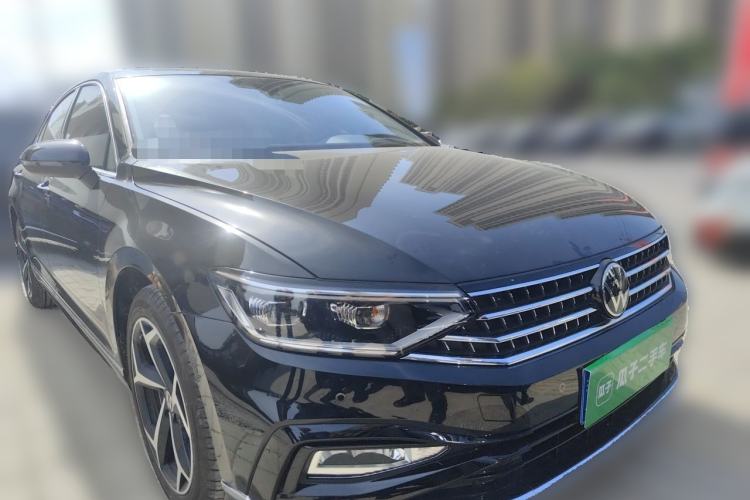 Used Volkswagen Magotan 2026 30 Million Vehicles Selected Model 380TSI DSG Luxury Edition Front Right 45 Deg