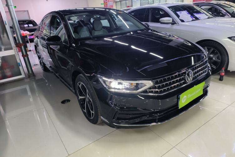 Used Volkswagen Magotan 2026 30 Million Vehicles Selected Model 380TSI DSG Luxury Edition Front Right 45 Deg