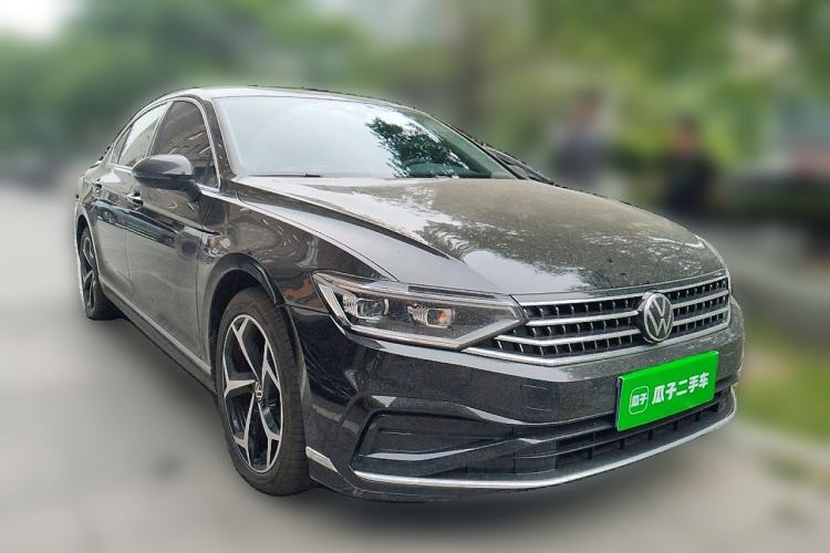 Used Volkswagen Magotan 2026 30 Million Vehicles Selected Model 380TSI DSG Luxury Edition Front Right 45 Deg
