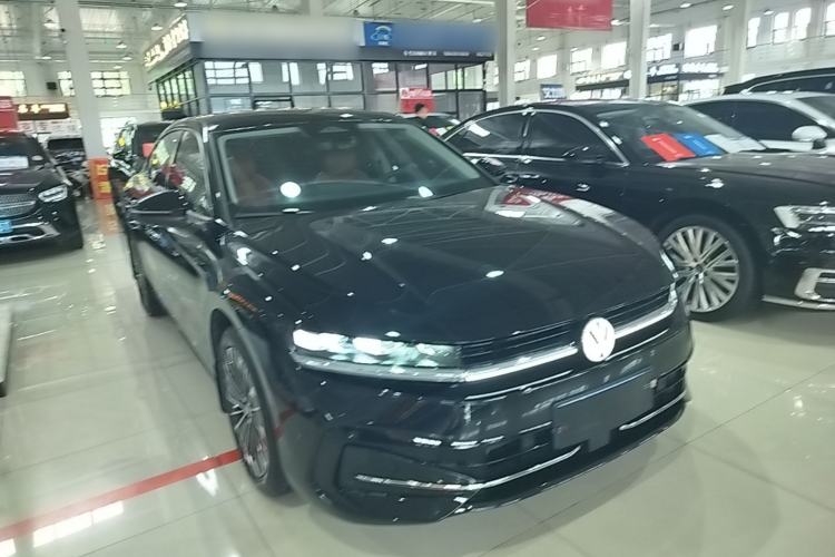 Used Volkswagen Magotan 2026 380TSI DSG Prestige Package—Daimai Package Front Right 45 Deg