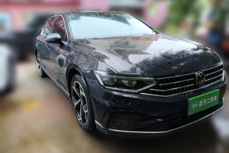 Used Volkswagen Magotan 2026 30 Million Vehicles Selected Model 380TSI DSG Luxury Edition Front Right 45 Deg
