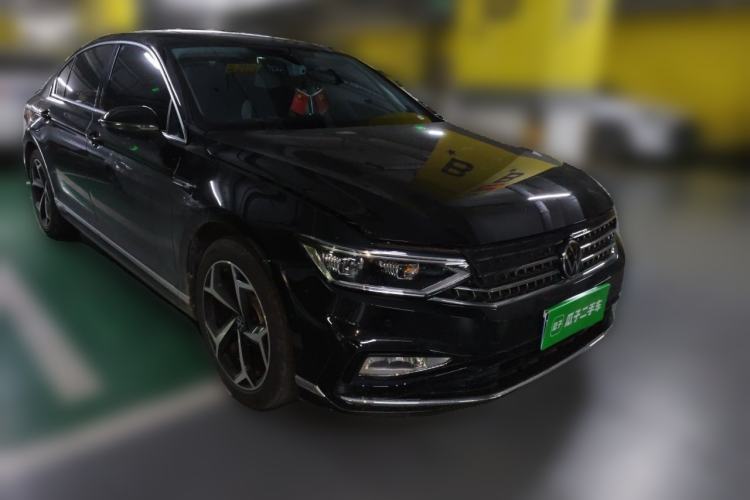 Used Volkswagen Magotan 2026 30 Million Vehicles Selected Model 380TSI DSG Luxury Edition Front Right 45 Deg
