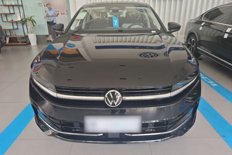 Used Volkswagen Magotan 2026 300TSI Premium Edition Eye-Catching Package Front