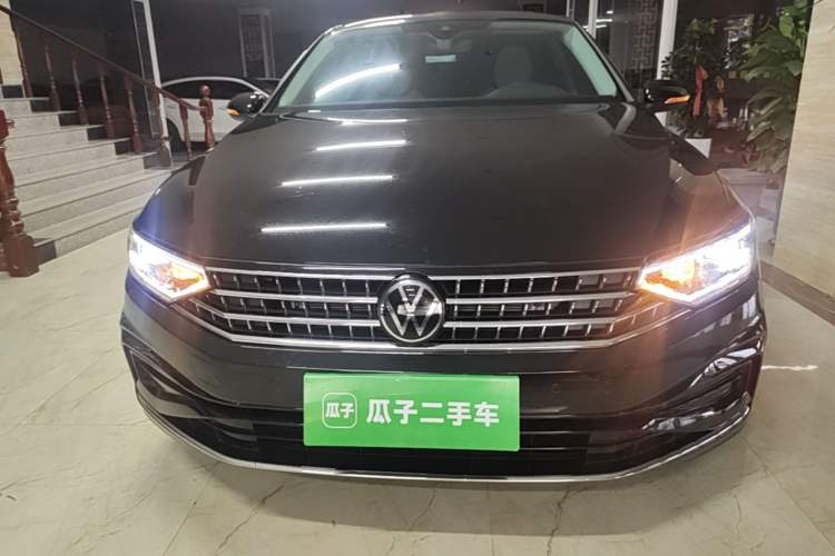 Used Volkswagen Magotan 2026 30 Million Vehicles Selected Model 380TSI DSG Luxury Edition Front