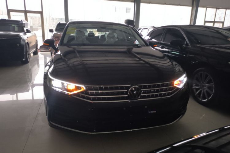 Used Volkswagen Magotan 2026 30 Million Vehicles Selected Model 380TSI DSG Luxury Edition Front