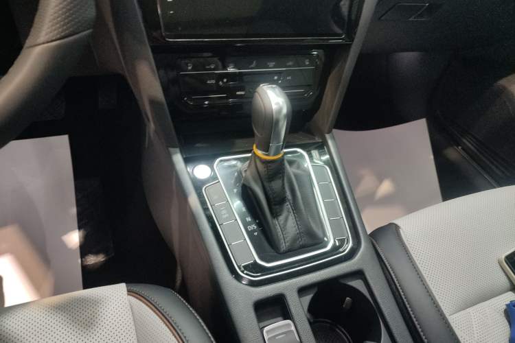 Used Volkswagen Magotan 2026 30 Million Vehicles Selected Model 380TSI DSG Luxury Edition Gear Lever