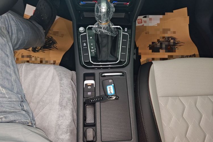 Used Volkswagen Magotan 2026 30 Million Vehicles Selected Model 380TSI DSG Luxury Edition Gear Lever