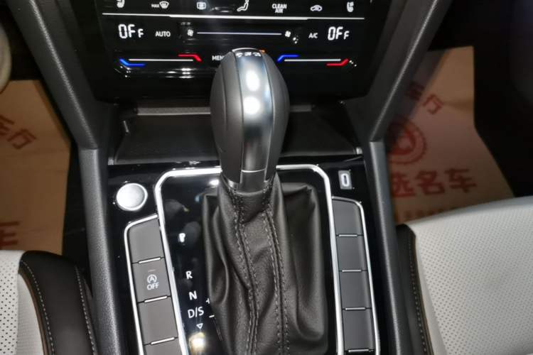 Used Volkswagen Magotan 2026 30 Million Vehicles Selected Model 380TSI DSG Luxury Edition Gear Lever