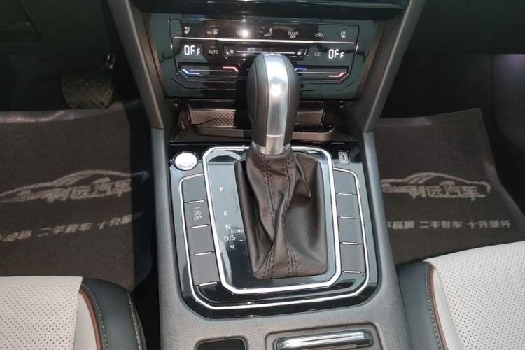Used Volkswagen Magotan 2026 30 Million Vehicles Selected Model 380TSI DSG Luxury Edition Gear Lever