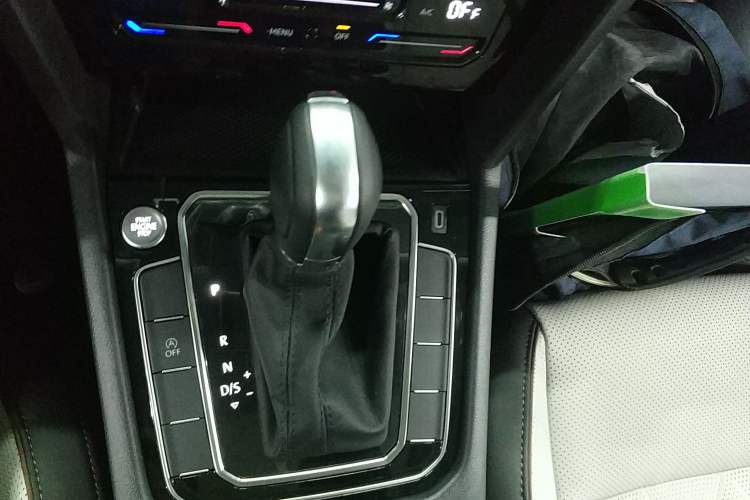 Used Volkswagen Magotan 2026 30 Million Vehicles Selected Model 380TSI DSG Luxury Edition Gear Lever