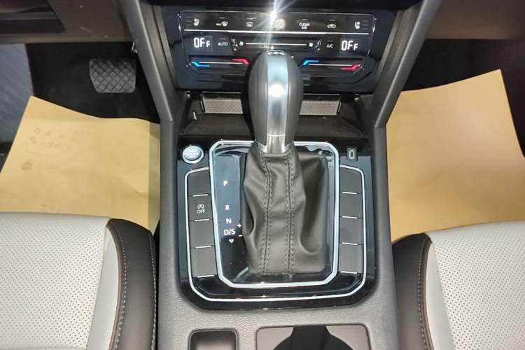 Used Volkswagen Magotan 2026 30 Million Vehicles Selected Model 380TSI DSG Luxury Edition Gear Lever