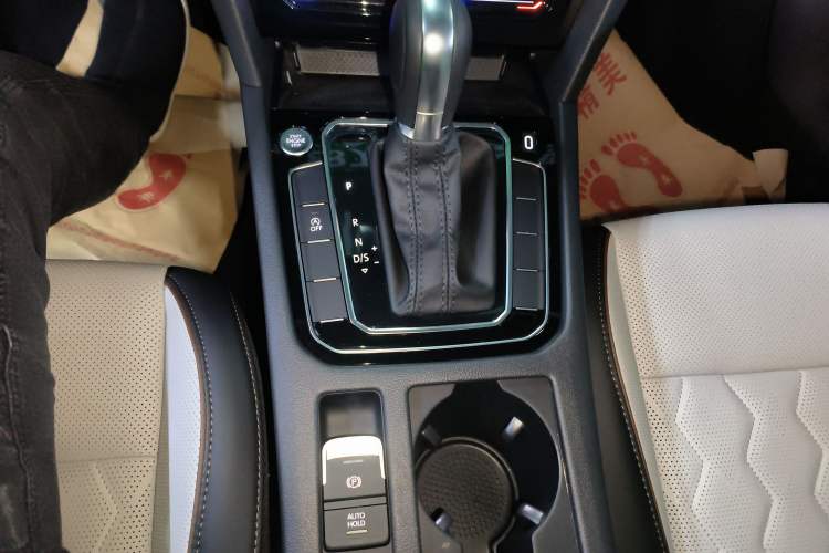 Used Volkswagen Magotan 2026 30 Million Vehicles Selected Model 380TSI DSG Luxury Edition Gear Lever