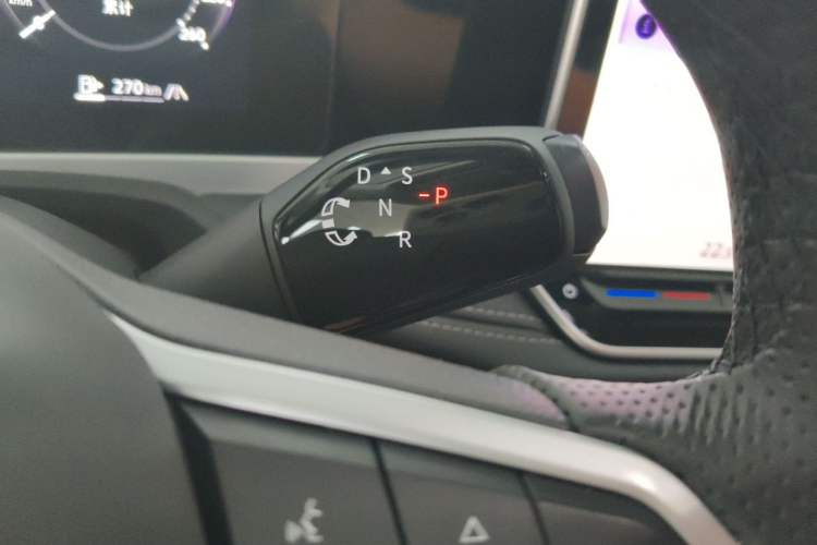 Used Volkswagen Magotan 2026 300TSI Premium Edition Eye-Catching Package Gear Lever