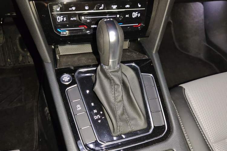 Used Volkswagen Magotan 2026 30 Million Vehicles Selected Model 280TSI DSG Luxury Edition Gear Lever