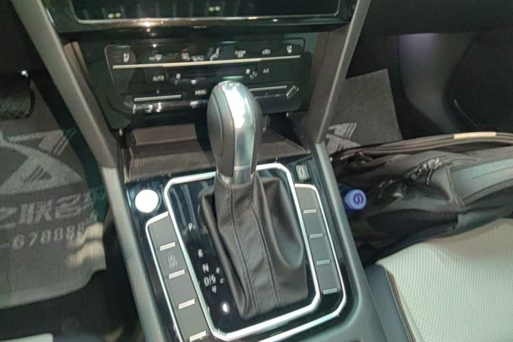 Used Volkswagen Magotan 2026 30 Million Vehicles Selected Model 380TSI DSG Luxury Edition Gear Lever