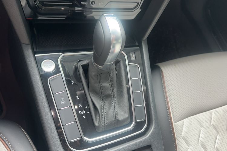 Used Volkswagen Magotan 2026 30 Million Vehicles Selected Model 380TSI DSG Luxury Edition Gear Lever