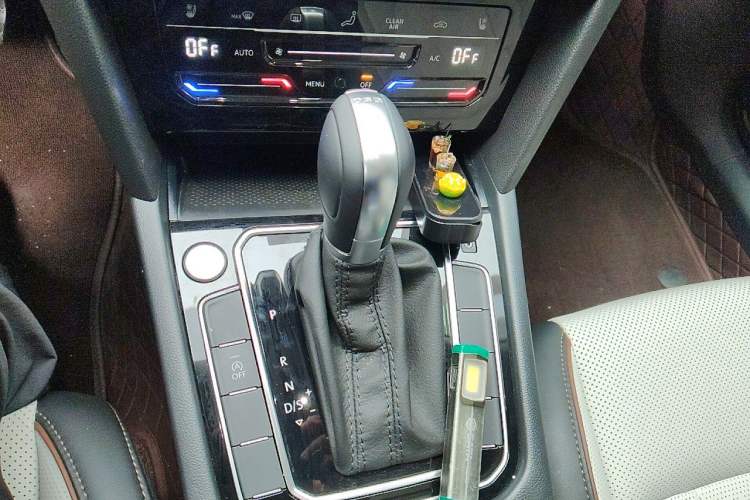 Used Volkswagen Magotan 2026 30 Million Vehicles Selected Model 380TSI DSG Luxury Edition Gear Lever