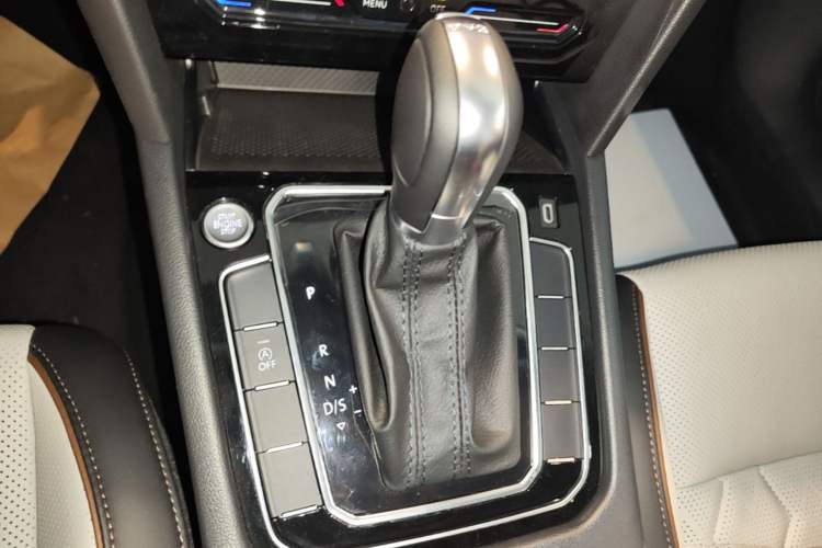Used Volkswagen Magotan 2026 30 Million Vehicles Selected Model 380TSI DSG Luxury Edition Gear Lever