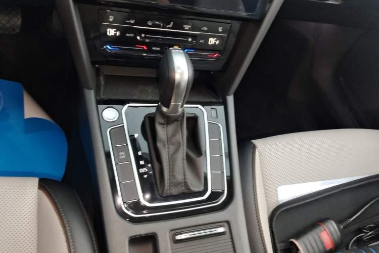 Used Volkswagen Magotan 2026 30 Million Vehicles Selected Model 380TSI DSG Luxury Edition Gear Lever