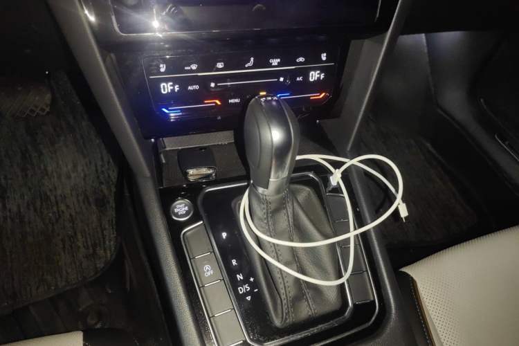 Used Volkswagen Magotan 2026 30 Million Vehicles Selected Model 380TSI DSG Luxury Edition Gear Lever