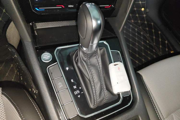 Used Volkswagen Magotan 2026 Model 30 Million Vehicles Selected Edition 330TSI DSG Elite Edition Gear Lever