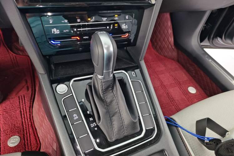 Used Volkswagen Magotan 2026 30 Million Vehicles Selected Model 380TSI DSG Luxury Edition Gear Lever