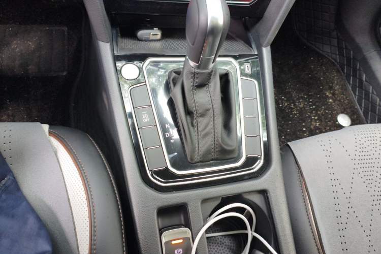 Used Volkswagen Magotan 2026 30 Million Vehicles Selected Model 380TSI DSG Luxury Edition Gear Lever