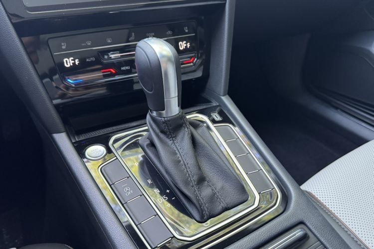 Used Volkswagen Magotan 2026 30 Million Vehicles Selected Model 380TSI DSG Luxury Edition Gear Lever