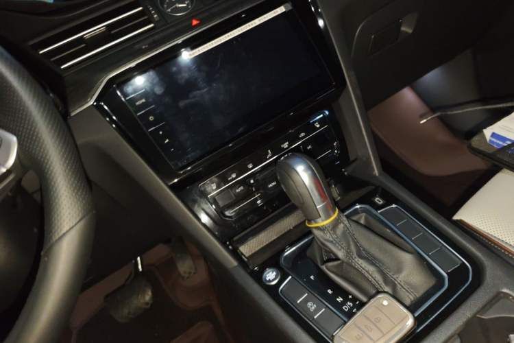Used Volkswagen Magotan 2026 30 Million Vehicles Selected Model 380TSI DSG Luxury Edition Gear Lever