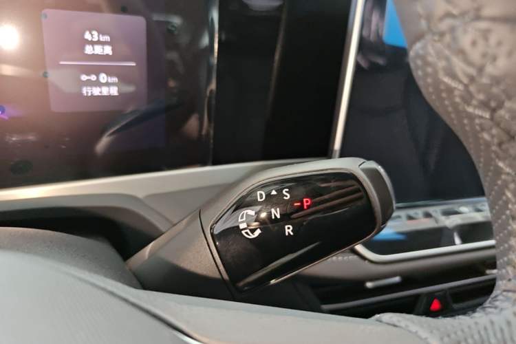 Used Volkswagen Magotan 2026 300TSI Premium Edition Eye-Catching Package Gear Lever