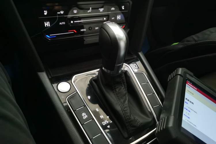 Used Volkswagen Magotan 2026 30 Million Vehicles Selected Model 380TSI DSG Luxury Edition Gear Lever
