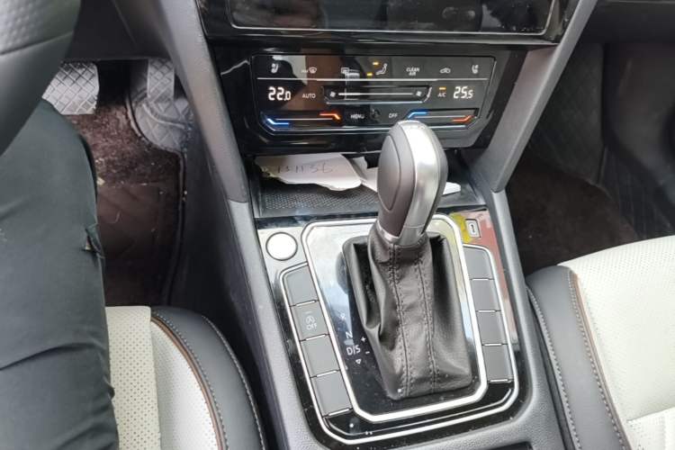 Used Volkswagen Magotan 2026 30 Million Vehicles Selected Model 380TSI DSG Luxury Edition Gear Lever